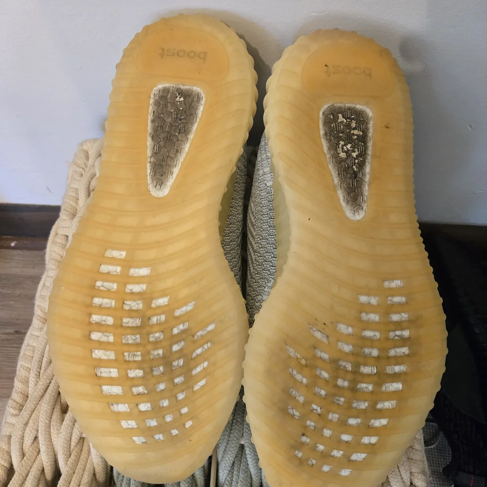 Yeezy Athletic Shoes in Gray and Cream - Picture 4 of 4